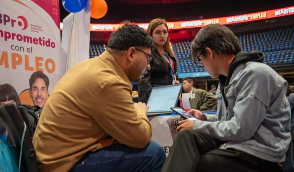 Bogotá abre 60 vacantes para operarios de aseo en feria de empleo este 27 de octubre Este lunes 27 de octubre, la Alcaldía de Bogotá ofrece 60 vacantes para operarios de aseo en Engativá. No se requiere experiencia ni estudios formales, solo llevar la hoja de vida y la cédula