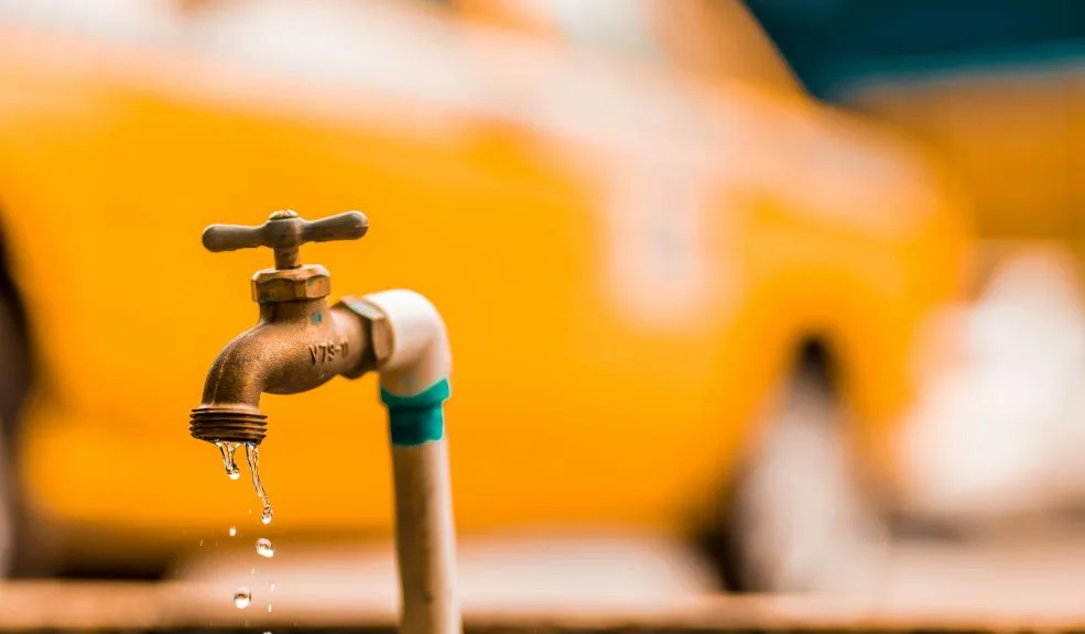 Bogotá combate el hurto de agua: detectan 630 mil m³ no registrados 1 Bogotá combate el hurto de agua: detectan 630 mil m³ no registrados Los operativos realizados por la Empresa de Acueducto y Alcantarillado de Bogotá (EAAB) y la Policía Nacional en 20 localidades de Bogotá y en Soacha dejaron como resultado la detección de 631.775 m³ de agua no registrada.