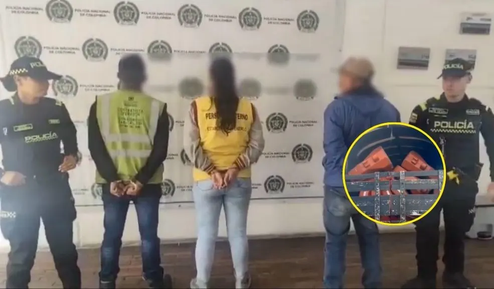 Ciudad Bolívar: tres supuestos contratistas capturados por robar barreras de seguridad vial Dos hombres y una mujer fueron sorprendidos robando elementos de seguridad vial, haciéndose pasar por contratistas de obras públicas. Le contamos cómo fueron capturados en Ciudad Bolívar.