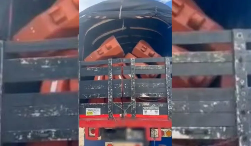 Ciudad Bolívar: tres supuestos contratistas capturados por robar barreras de seguridad vial Dos hombres y una mujer fueron sorprendidos robando elementos de seguridad vial, haciéndose pasar por contratistas de obras públicas. Le contamos cómo fueron capturados en Ciudad Bolívar.