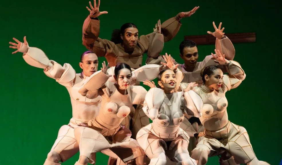 A Bogotá llega el 'Botero Ballet': donde la pintura y la escultura se convierten en danza Botero cobrará vida en el escenario Ballet Metropolitano de Medellín llega a Bogotá una obra que transforma su arte en movimiento, color y emoción