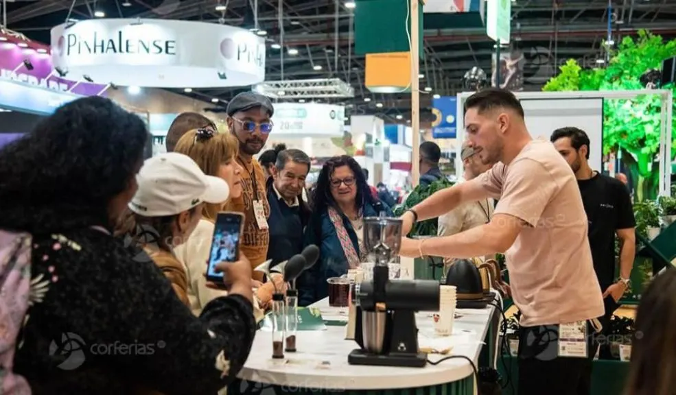 Café de Colombia Expo 2025 fue un éxito en ventas y asistencia La feria, transformada en una verdadera fiesta del café, reunió a productores, baristas y consumidores en torno a la cultura, la innovación y el sabor del grano que identifica al país en el mundo.