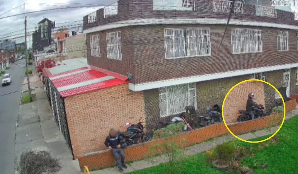 En Kennedy: en cuestión de segundos, delincuentes se robaron una moto La inseguridad en Kennedy sigue en alerta tras un hurto de motocicleta con una rapidez alarmante en el barrio Nueva Marsella.
