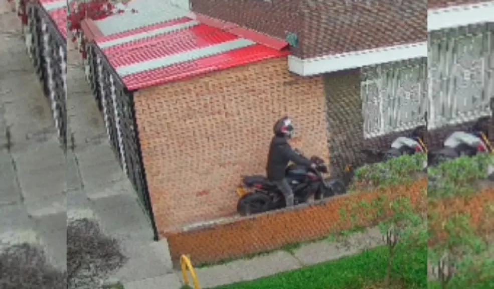 En Kennedy: en cuestión de segundos, delincuentes se robaron una moto 2 En Kennedy: en cuestión de segundos, delincuentes se robaron una moto La inseguridad en Kennedy sigue en alerta tras un hurto de motocicleta con una rapidez alarmante en el barrio Nueva Marsella.