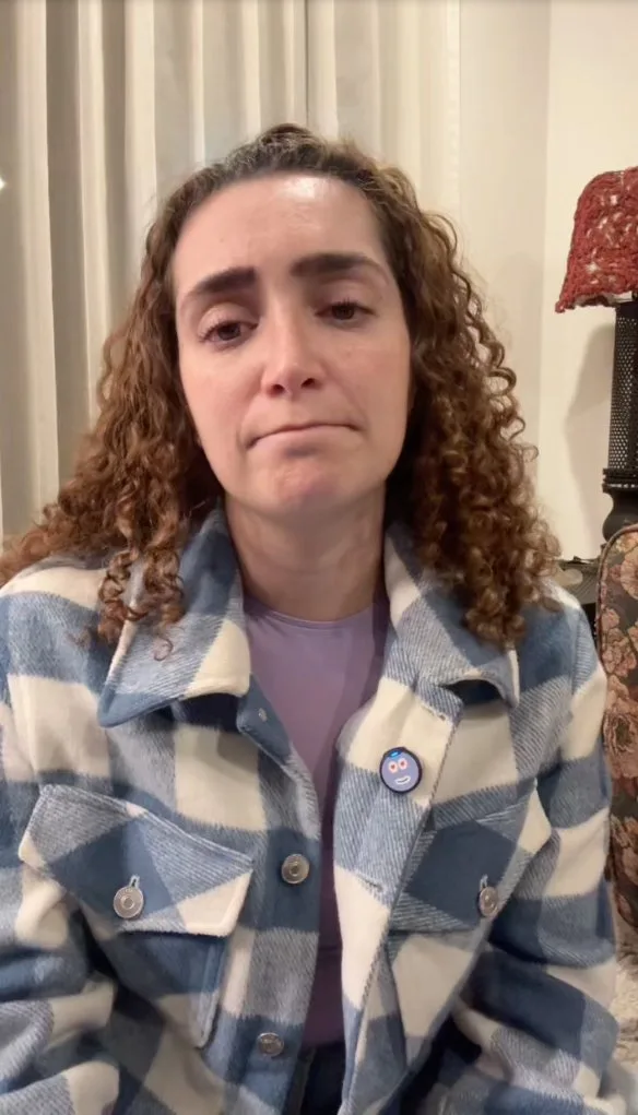 Luisa Postres habló de sus polémicas declaraciones: "Oigan, la embarré" 2 Luisa Postres habló de sus polémicas declaraciones: "Oigan, la embarré" Después de haber sido duramente criticada en redes sociales por una convocatoria laboral, Luisa Lafaurie Cabal, más conocida como Luisa Postres, publicó un nuevo video con un mensaje que nadie esperaba.