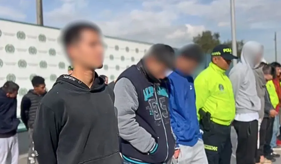 Capturan a 28 personas en Bogotá, 18 señaladas de homicidio Las autoridades de Bogotá anunciaron la captura de 28 personas, de las cuales 18 estarían involucradas en homicidios ocurridos en las localidades de San Cristóbal, Bosa, Usaquén y Kennedy.