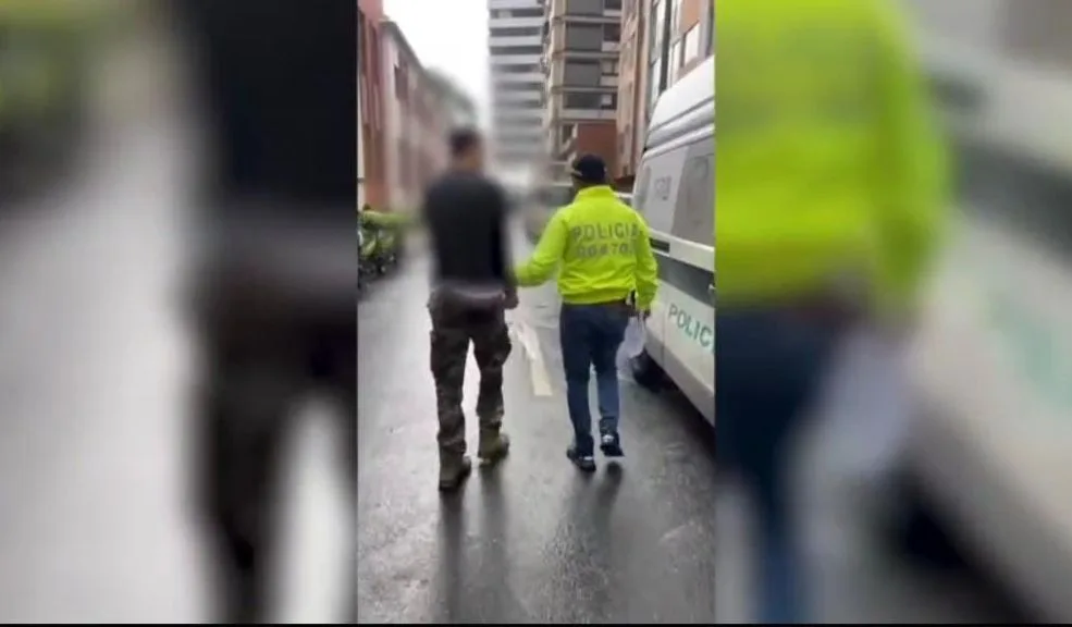 En Teusaquillo: capturan a falso profesor de piano por presunto abuso sexual en Suba Un hombre que se hacía pasar por profesor de piano fue capturado en la localidad de Teusaquillo, señalado de haber abusado sexualmente de una joven en el norte de Bogotá.