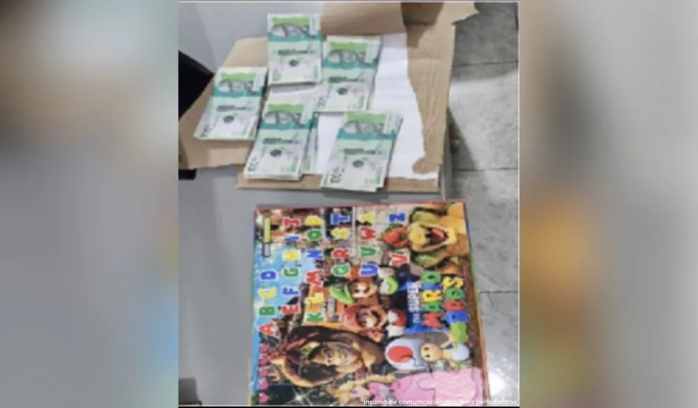 Cayó la red de ‘Los Nómadas’, dedicada a comercializar pesos y dólares falsos Cayó la banda conocida como ‘Los Nómadas’, señalada de comprar y distribuir pesos y dólares falsos en diferentes regiones del país. Para transportar el dinero, lo camuflaban dentro de cajas de juegos o afiches de cómics.