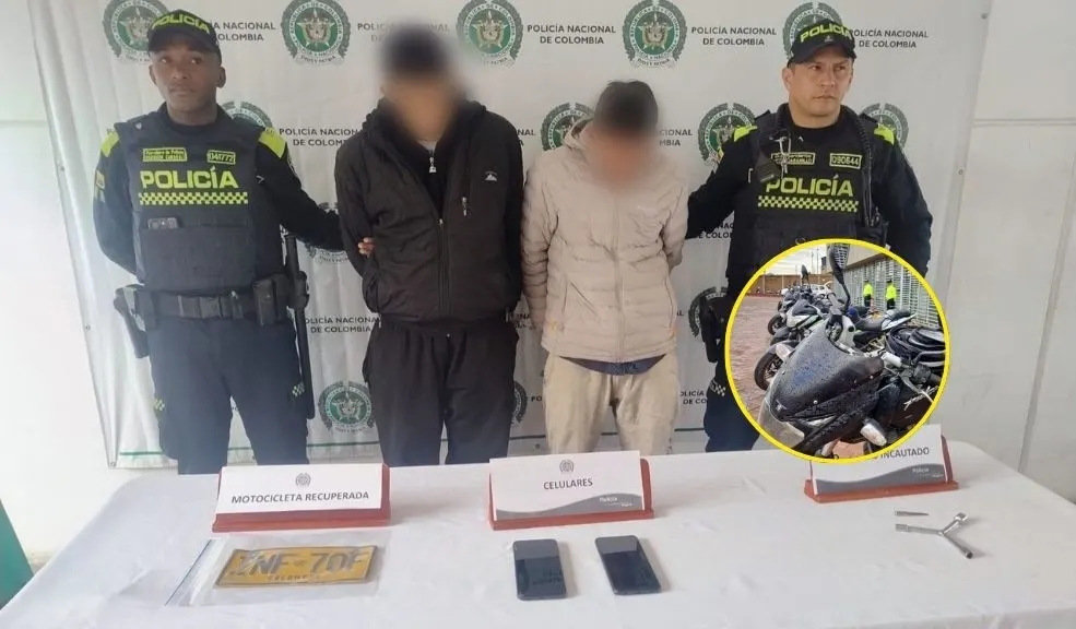 Ciudad Bolívar: operativo con drones permite recuperar 8 motos robadas En un operativo, con apoyo de drones y el helicóptero Halcón, la Policía de Bogotá le dio un golpe certero al hampa en Ciudad Bolívar: recuperó ocho motos robadas y capturó a dos hombres que las ocultaban en un lote.