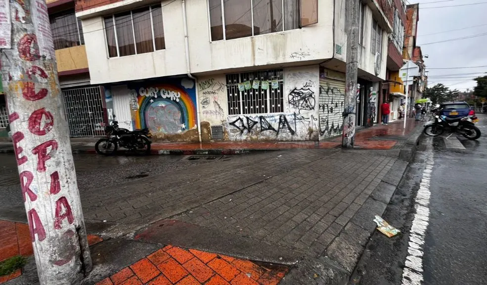 Ciudad Bolívar: sicarios atacaron a un joven en el barrio Galicia 2 Ciudad Bolívar: sicarios atacaron a un joven en el barrio Galicia Un joven de 24 años fue baleado por dos hombres que se movilizaban en bicicleta en el barrio Galicia, Ciudad Bolívar.