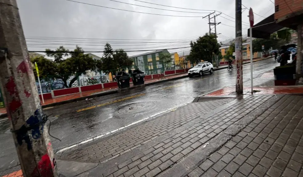 Ciudad Bolívar: sicarios atacaron a un joven en el barrio Galicia 1 Ciudad Bolívar: sicarios atacaron a un joven en el barrio Galicia Un joven de 24 años fue baleado por dos hombres que se movilizaban en bicicleta en el barrio Galicia, Ciudad Bolívar.