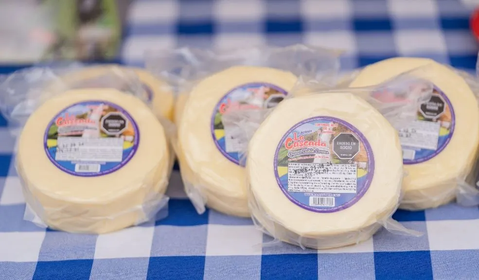 Compre queso fresco a los campesinos en 'La Gran Quesatón' Si es amante del queso con bocadillo, con chocolate, en la changua o es de quienes lo mezclan con todo, esta es la oportunidad perfecta para adquirir queso fresco, de altísima calidad y a buenos precios en 'La Gran Quesatón' de los campesinos.