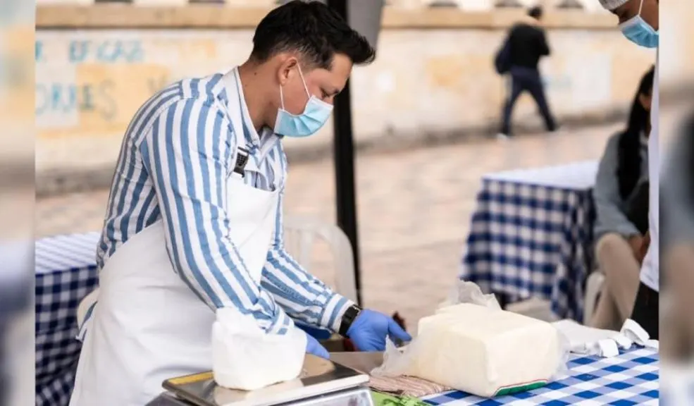 Compre queso fresco a los campesinos en 'La Gran Quesatón' Si es amante del queso con bocadillo, con chocolate, en la changua o es de quienes lo mezclan con todo, esta es la oportunidad perfecta para adquirir queso fresco, de altísima calidad y a buenos precios en 'La Gran Quesatón' de los campesinos.