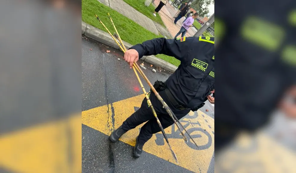 Con flechas atacan a agentes del UNDMO en disturbios: 4 oficiales heridos 1 Con flechas atacan a agentes del UNDMO en disturbios: 4 oficiales heridos Los disturbios dejaron un saldo de cuatro oficiales heridos, con lesiones en la cara, piernas y brazos.