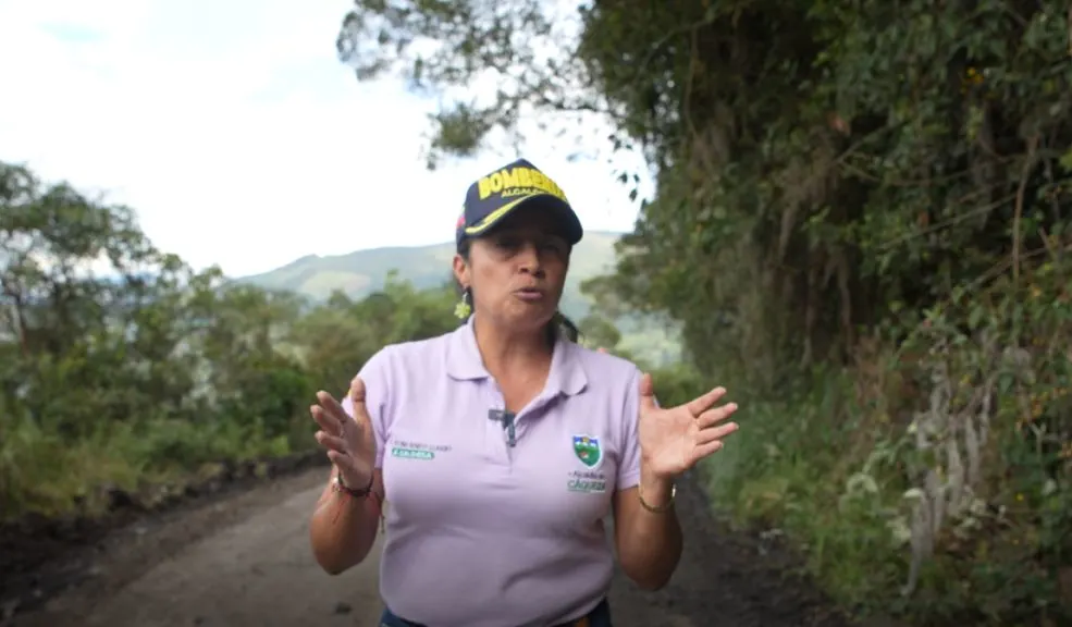 Cundinamarca: alcaldes recuerdan al Gobierno la deuda histórica de una vía alterna al Llano Tras el cierre de la vía al Llano por un derrumbe, los alcaldes de Une, Fosca, Gutiérrez y Guayabetal, en Cundinamarca, reclaman al Gobierno Nacional cumplir el compromiso de construir la vía alterna, clave para la movilidad, el comercio y el transporte de productos de la región.