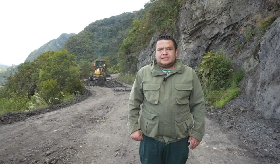 Cundinamarca: alcaldes recuerdan al Gobierno la deuda histórica de una vía alterna al Llano Tras el cierre de la vía al Llano por un derrumbe, los alcaldes de Une, Fosca, Gutiérrez y Guayabetal, en Cundinamarca, reclaman al Gobierno Nacional cumplir el compromiso de construir la vía alterna, clave para la movilidad, el comercio y el transporte de productos de la región.