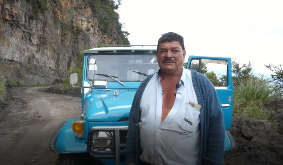 Cundinamarca: alcaldes recuerdan al Gobierno la deuda histórica de una vía alterna al Llano Tras el cierre de la vía al Llano por un derrumbe, los alcaldes de Une, Fosca, Gutiérrez y Guayabetal, en Cundinamarca, reclaman al Gobierno Nacional cumplir el compromiso de construir la vía alterna, clave para la movilidad, el comercio y el transporte de productos de la región.
