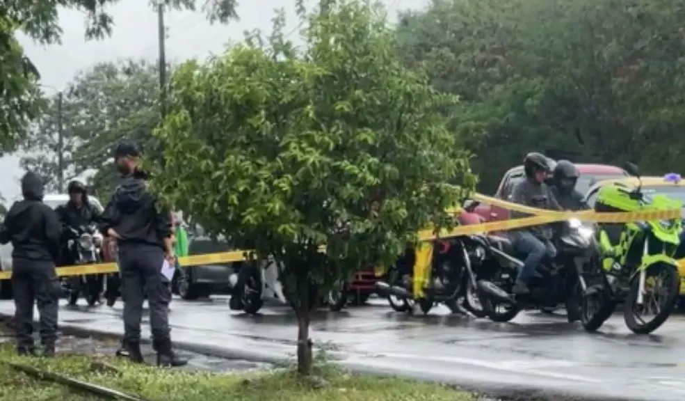 Cundinamarca: asesinaron con sevicia a José en Girardot En Girardot, Cundinamarca, José Alejandro Puentes fue asesinado con sevicia mientras se dirigía a su trabajo en moto. Los sicarios lo abordaron cuando esperaba el cambio de luz en un semáforo.