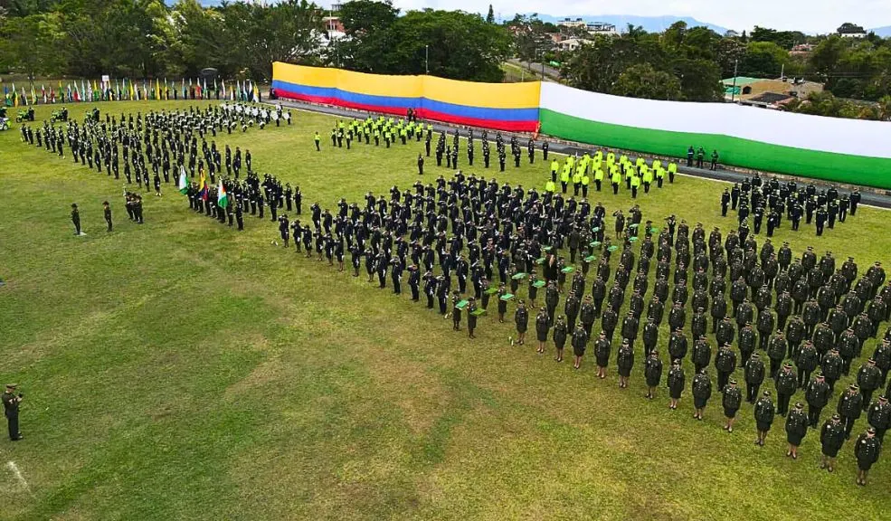 Cundinamarca fortalece su seguridad con el ascenso de 380 policías La seguridad del departamento de Cundinamarca se fortalece con la promoción de 380 policías, quienes asumen nuevas responsabilidades en beneficio de la comunidad.