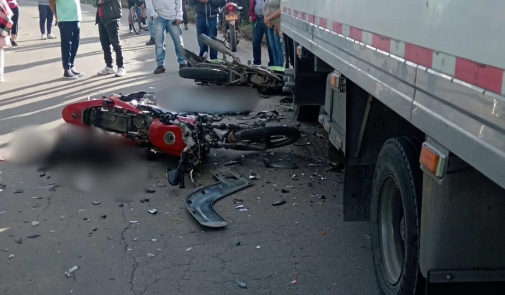 Cundinamarca: un muerto y dos heridos en Tenjo 1 Cundinamarca: un muerto y dos heridos en Tenjo Un accidente de tránsito entre dos motocicletas y un furgón dejó un hombre muerto y dos personas heridas en la mañana de ayer, paralizando por completo la vía que comunica al municipio de Tenjo con el corregimiento de La Punta, en Cundinamarca.