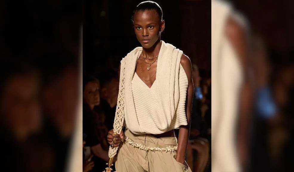 De tejer trenzas a tejer historia: Valentina Castro, la primera colombiana en Victoria’s Secret Valentina Castro, una joven de Tumaco, Nariño, hace historia en Victoria’s Secret al convertirse en la primera colombiana afrodescendiente en desfilar en las pasarelas de este famoso evento.