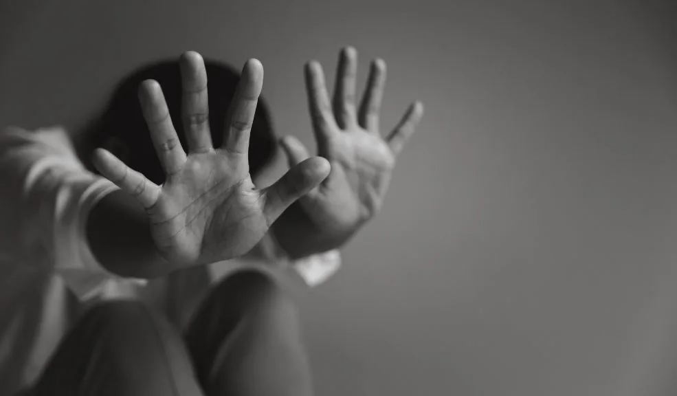 Doce años de infierno vivió una mujer: su pareja casi la asesina Dicen que el amor todo lo soporta, pero esta vez lo que hubo fue pelea, sangre y miedo: un verdadero infierno. Una mujer casi termina muerta a manos del hombre con el que dormía bajo el mismo techo.