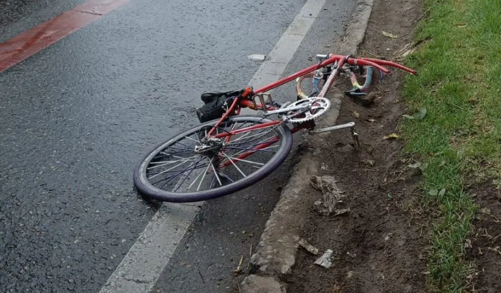 En Kennedy: ciclista muere en grave accidente; un camión involucrado 1 En Kennedy: ciclista muere en grave accidente; un camión involucrado Un ciclista perdió la vida en un grave accidente ocurrido en la Avenida Boyacá con Calle 7C, en la localidad de Kennedy. A continuación, el reporte de la movilidad.