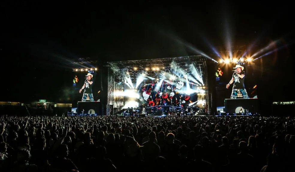 El Distrito confirmó que Guns N’ Roses pondrá a rockear a sus fans en el Vive Claro 1 El Distrito confirmó que Guns N’ Roses pondrá a rockear a sus fans en el Vive Claro El Distrito confirmó que el esperado concierto de la icónica banda estadounidense Guns N’ Roses, que se realizará el próximo 7 de octubre en el Vive Claro, ya cuenta con todos los permisos y autorizaciones necesarias.