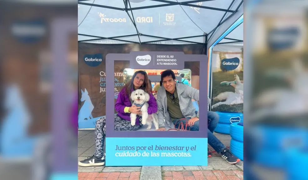 En Bogotá, el plan de ciclovía ahora contará con actividades para mascotas La tradicional ciclovía de Bogotá, que se realiza todos los domingos desde hace 50 años, ahora incluirá actividades especiales pensadas para los peluditos de la casa y sus familias.