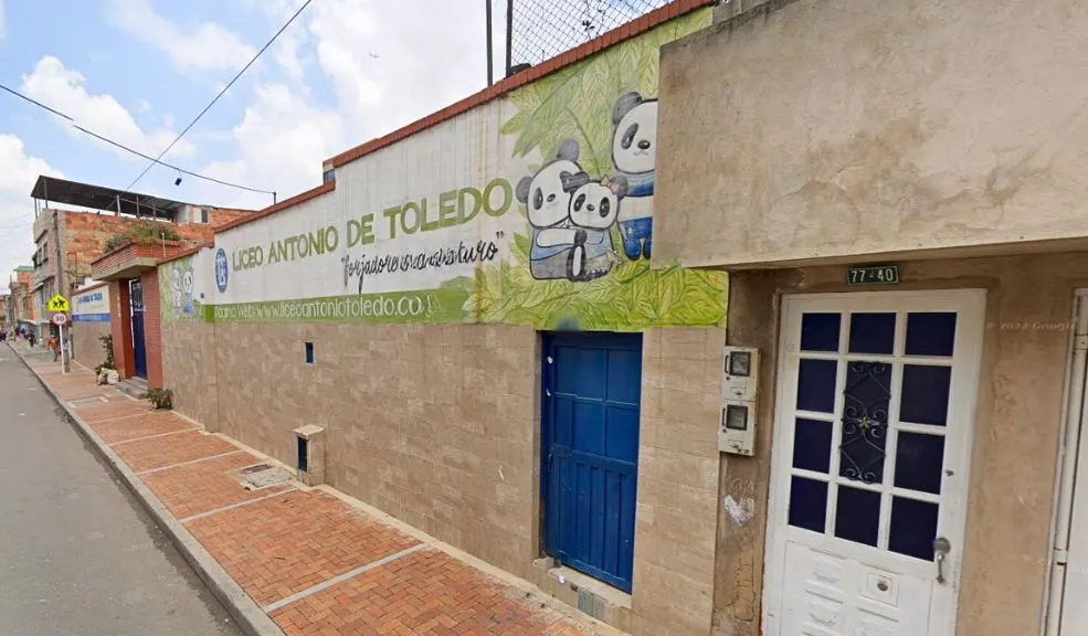 En Bosa: menor perdió parte de un dedo por bullying Indignación en Bosa por el caso de un menor que perdió parte de un dedo a causa del acoso (bullying) que sufría en el colegio. La madre del niño denuncia que la institución no ha respondido ante el hecho.