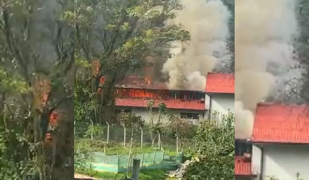 En Engativá: bomberos atienden un gran incendio en el colegio Don Bosco Un incendio de gran magnitud se desató en la tarde de este lunes en la localidad de Engativá, afectando una de las instalaciones del Instituto Técnico Industrial Centro Don Bosco.