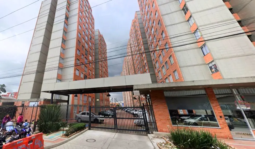En Engativá: menor cayó del décimo piso de un edificio Una trágica muerte se registró esta mañana en un edificio residencial de la localidad de Engativá, donde una menor de tan solo cuatro años de edad falleció al caer desde un décimo piso.