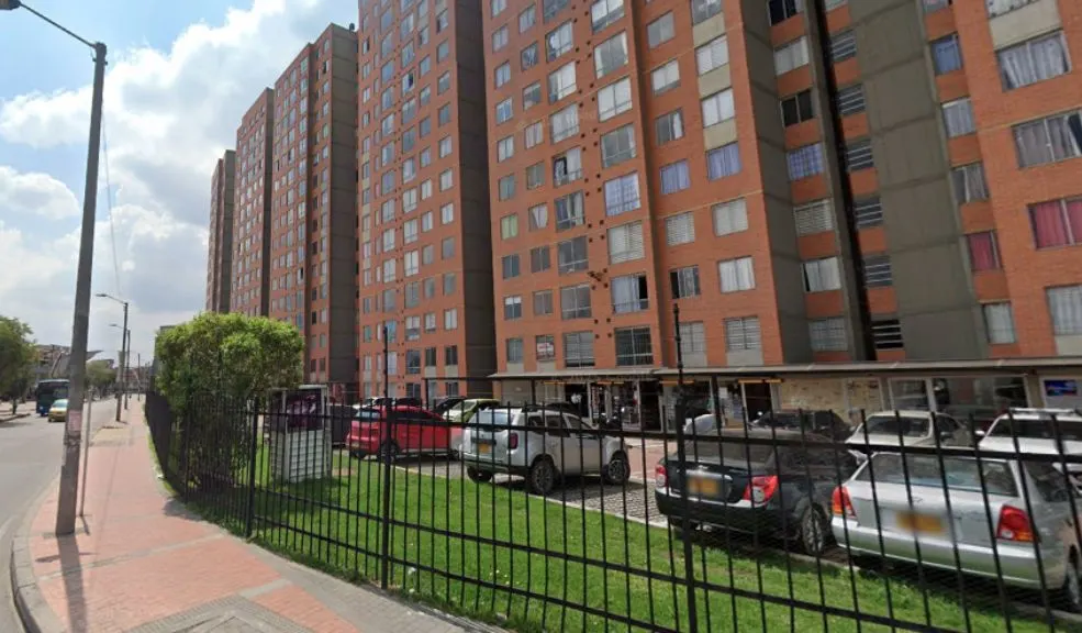 En Engativá: menor cayó del décimo piso de un edificio Una trágica muerte se registró esta mañana en un edificio residencial de la localidad de Engativá, donde una menor de tan solo cuatro años de edad falleció al caer desde un décimo piso.