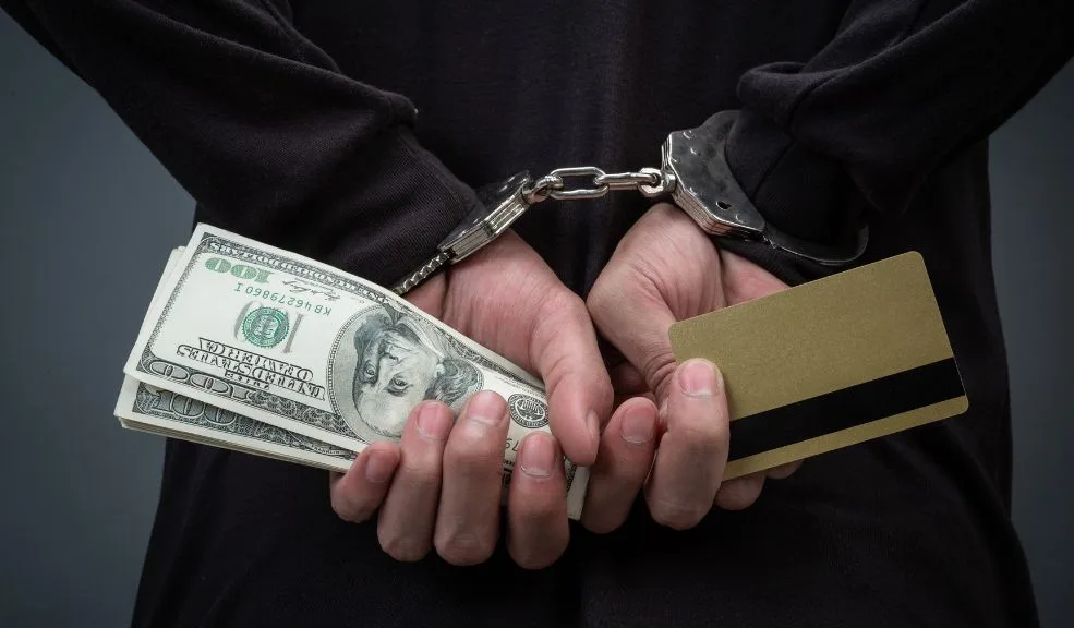 En Fusagasugá cayeron 'Los Lisos', banda dedicada al robo de corresponsales bancarios Cayeron ‘Los Lisos’ en Fusagasugá, banda dedicada a intimidar con armas y amenazar a los trabajadores de los corresponsales bancarios de la zona. Los sujetos ahora enfrentan la justicia con medida de aseguramiento en centro carcelario.
