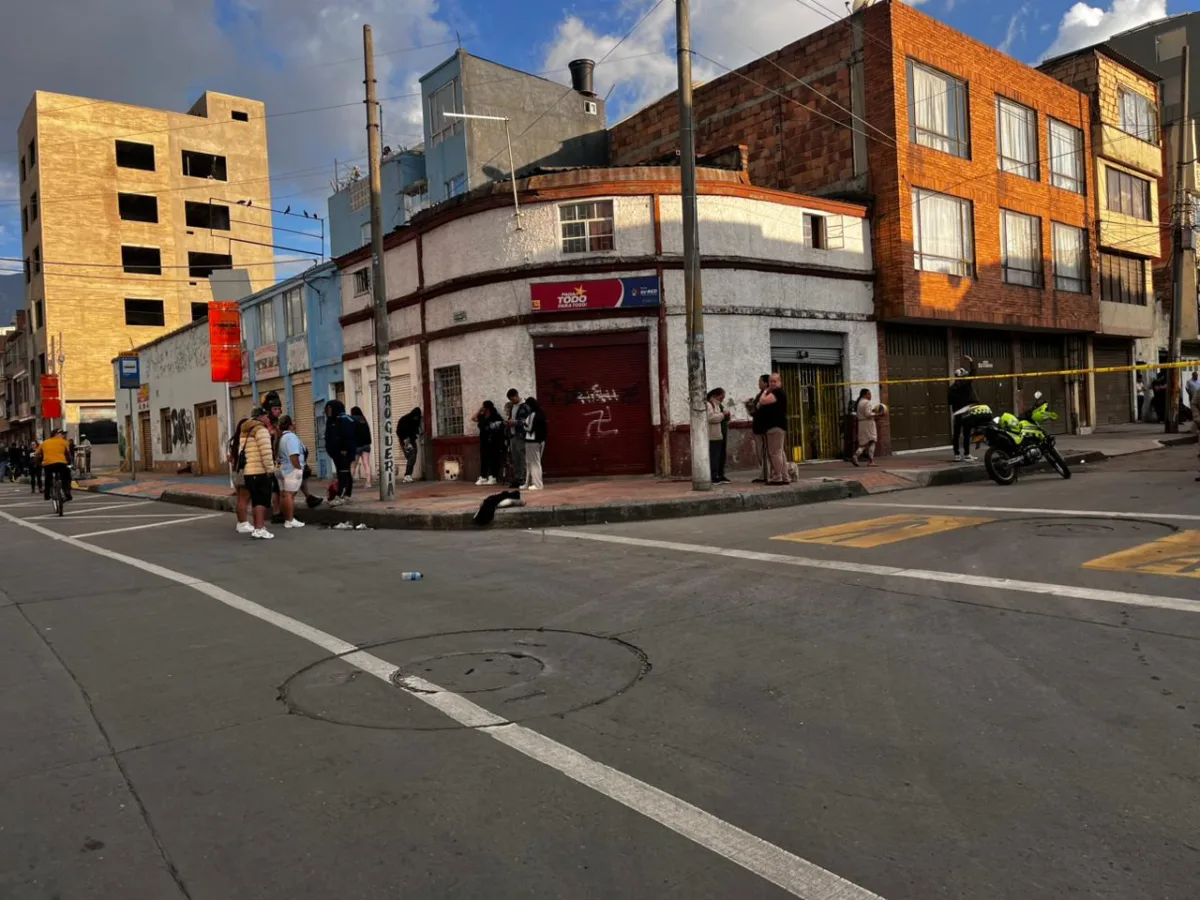 En Los Mártires un hombre fue asesinado a bala frente a su esposa