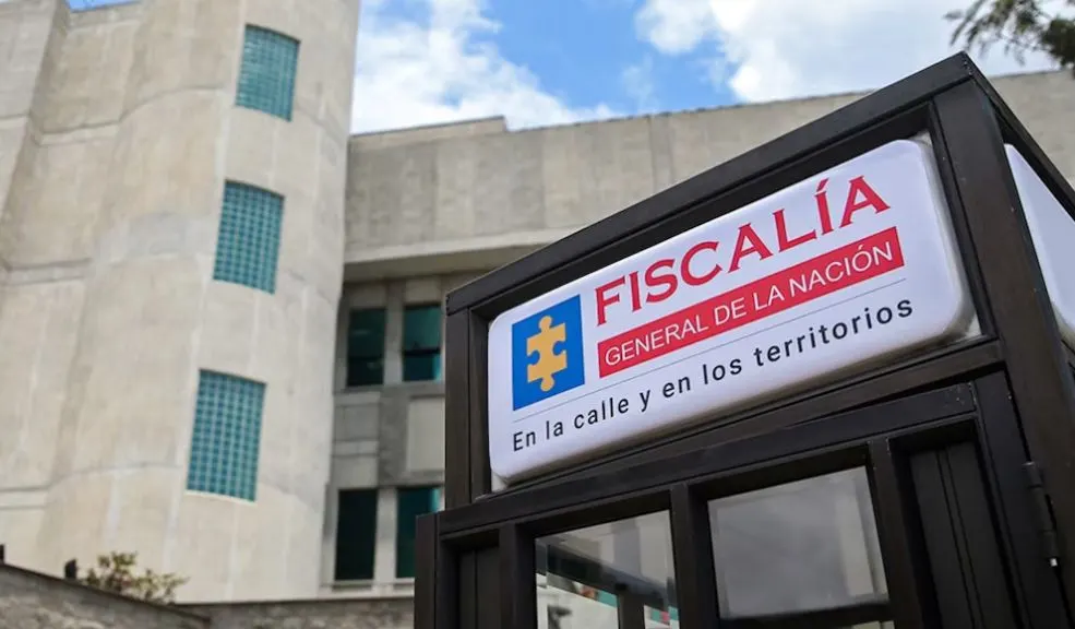 En Cundinamarca: Fiscalía destapó una secta que explotaba fieles con falsa sanación ancestral 4 En Cundinamarca: Fiscalía destapó una secta que explotaba fieles con falsa sanación ancestral Una supuesta comunidad espiritual en Pacho, Cundinamarca, escondía una red de explotación y manipulación. La Fiscalía descubrió que detrás de las ceremonias con yagé y promesas de sanación, un hombre sometía a sus seguidores a jornadas de trabajo forzoso y control psicológico extremo.