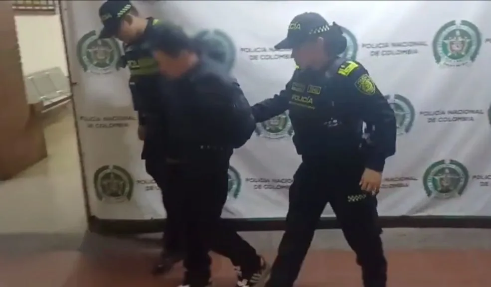 En Rafael Uribe, madre evitó que hombre de 62 años abusara de su hijo de 6 Un aberrante caso ocurrió en el barrio San Agustín de Rafael Uribe. Una madre evitó que un inquilino, de 62 años, abusara de su hijo de 6. Así dieron con su captura.