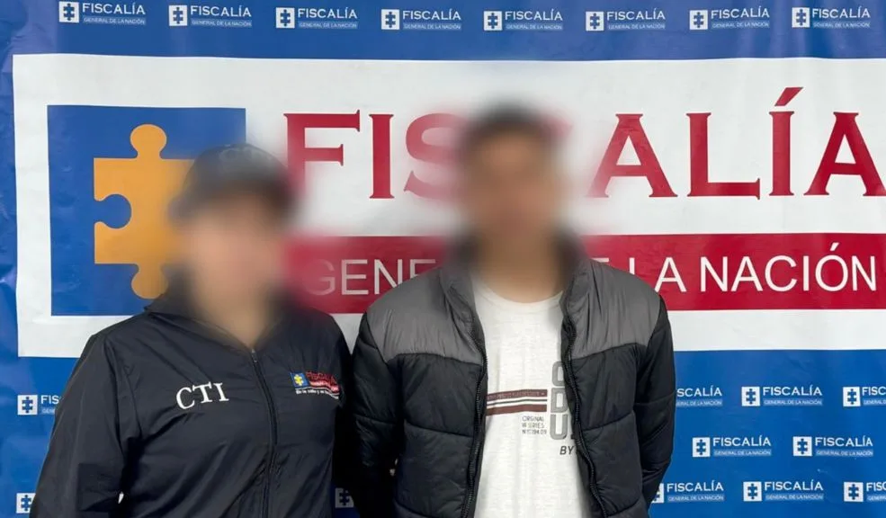 En San Cristóbal, hombre acudía a juegos para abusar de su hijastra y sobrina 2 En San Cristóbal, hombre acudía a juegos para abusar de su hijastra y sobrina Un juez de control de garantías impuso medida de aseguramiento en centro carcelario a un hombre señalado de haber agredido sexualmente a su hijastra y a su sobrina política, de tan solo 8 años, en hechos ocurridos en el barrio La Victoria (San Cristóbal), en el sur de Bogotá.