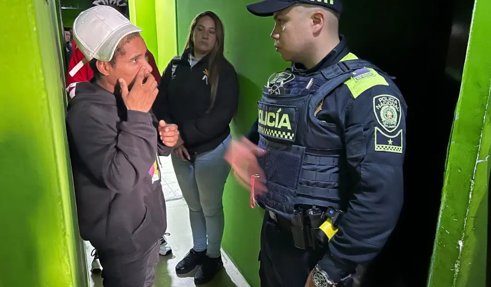 En Santa Fe: 2 menores fueron rescatados en malas condiciones en pagadiarios 1 En Santa Fe: 2 menores fueron rescatados en malas condiciones en pagadiarios En un nuevo operativo, la Alcaldía de Bogotá rescató a varios menores que vivían en precarios pagadiarios del centro de la ciudad, reafirmando su compromiso de proteger la infancia y cerrar espacios que ponen en riesgo su integridad