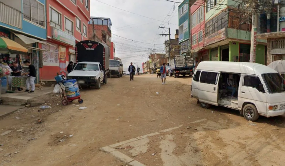 En Soacha, asesinaron a un vendedor de pescado en el barrio El Oasis Ómar Enrique Oviedo, un querido vendedor de pescado reconocido por su puesto de parasol rojo en Caracolí, fue asesinado a tiros en el barrio El Oasis, en Soacha.