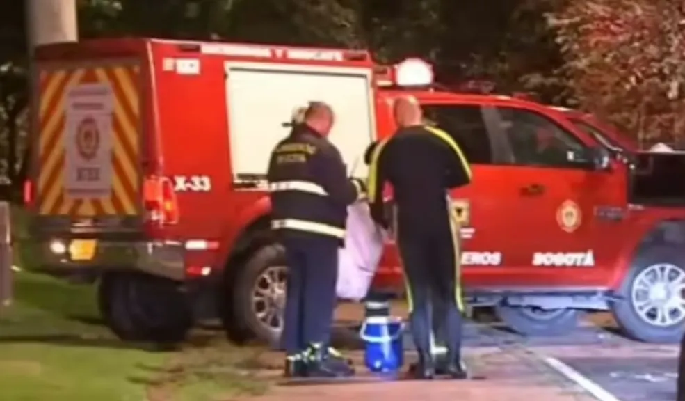 En Suba, adulto mayor de 83 años cayó al caño mientras conducía su camioneta 1 En Suba, adulto mayor de 83 años cayó al caño mientras conducía su camioneta El adulto mayor falleció ahogado tras caer a un caño mientras conducía su camioneta en el sector de Puente Largo, en Suba.