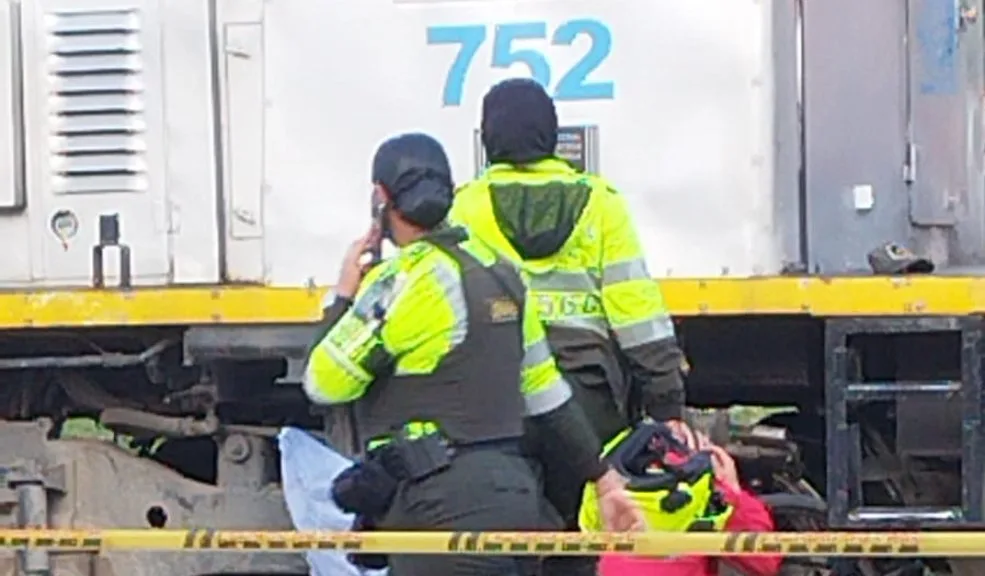 En Usaquén: ciclista murió arrollado por un tren 3 En Usaquén: ciclista murió arrollado por un tren En la localidad de Usaquén se presentó un siniestro donde un ciclista murió arrollado por un tren en las vías férreas de Cedritos.