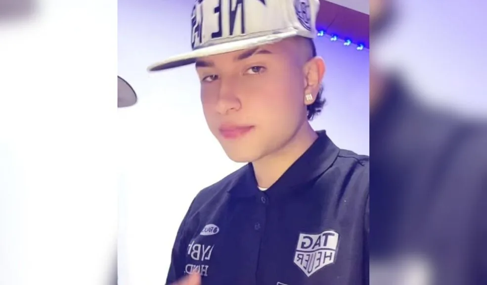 En Usme: piden justicia por la muerte de Daniel, tras ser embestido por una tractomula en Vía al Llano Daniel Santiago Olarte Benavides, un joven de 20 años, perdió trágicamente la vida tras ser embestido por una tractomula mientras se movilizaba por la Vía al Llano, en Usme (Bogotá). Piden justicia por su muerte.