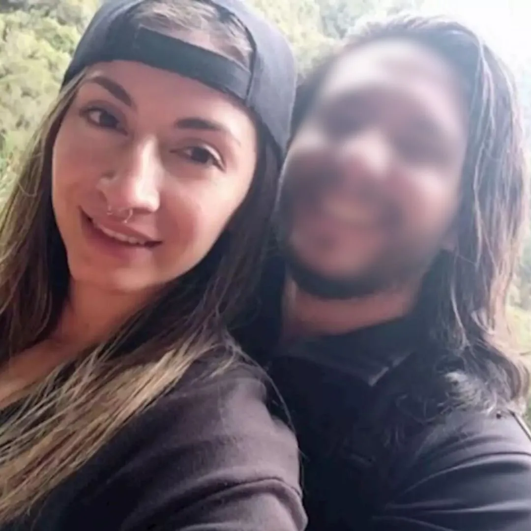 En libertad el sujeto que atacó con hacha a su pareja En las últimas horas se conoció que el hombre señalado de haber atacado con un hacha a su pareja sentimental en Bogotá, en la madrugada del 17 de octubre de 2020, quedó en libertad por vencimiento de términos.
