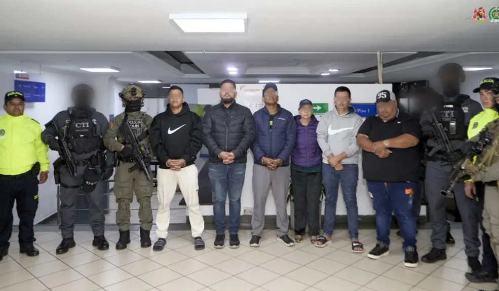 Fiscalía le arrancó una fortuna al Eln 4 Fiscalía le arrancó una fortuna al Eln La Fiscalía entregó detalles de un tremendo operativo contra el Eln y su estructura de lavado de activos, quitándoles millones de sus acciones narcoterroristas.