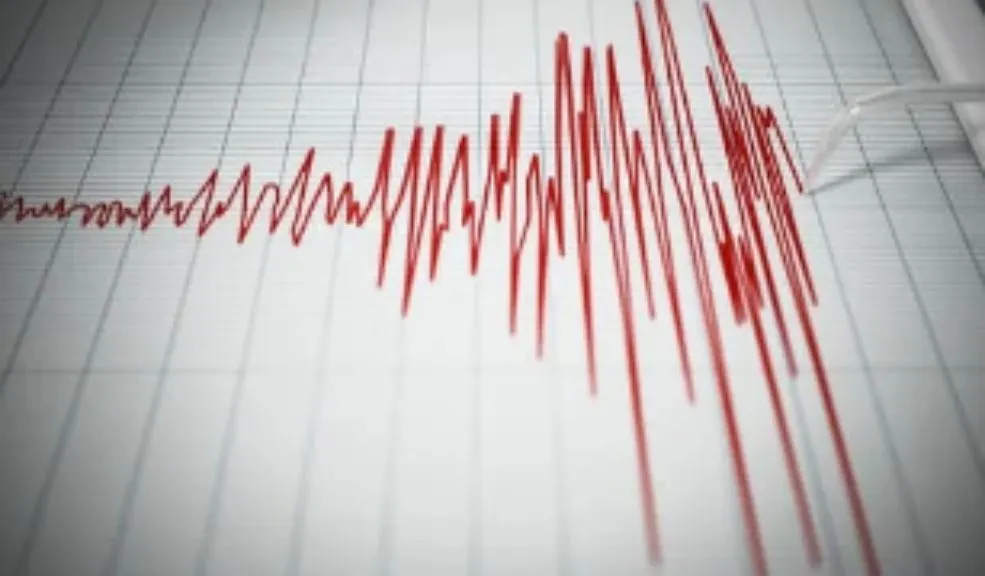 Fuerte terremoto activa nuevamente las alarmas de tsunami 2 Fuerte terremoto activa nuevamente las alarmas de tsunami Un nuevo terremoto, esta vez en el Pasaje de Drake, ubicado entre el continente sudamericano y la Antártida, activó nuevamente las alarmas de tsunami en la región donde se registró el epicentro.