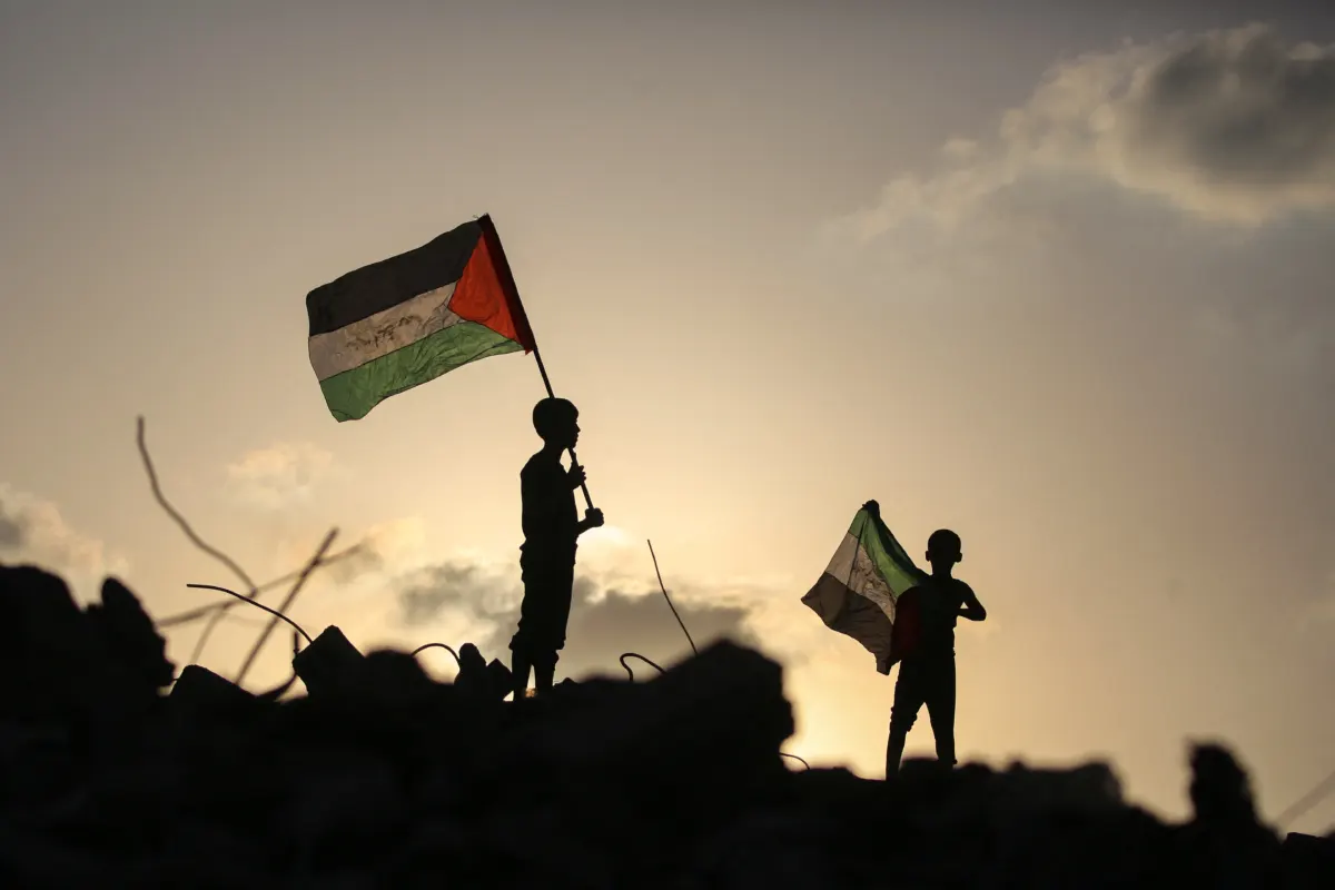Trump anunció que Israel y Hamás firmaron una primera fase de acuerdo de paz El presidente de Estados Unidos, Donald Trump, anunció que Israel y Hamás han acordado la liberación de secuestrados y la retirada de tropas, como un primer paso dentro del plan de paz.