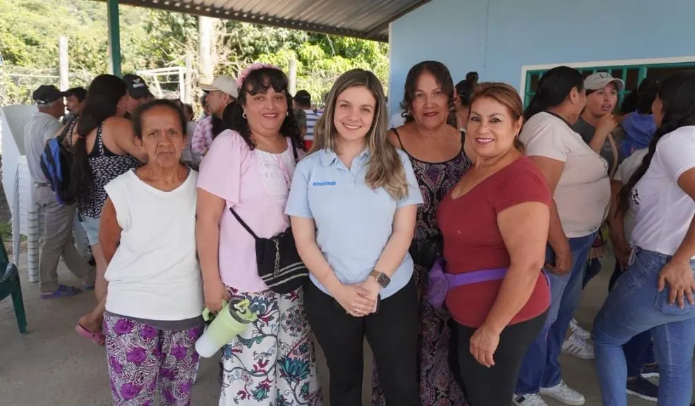 Gobernación de Cundinamarca extiende redes de gas natural a 940 hogares rurales Más de 900 familias de Jerusalén, Apulo y Nariño (en Cundinamarca) dejarán atrás la leña y el humo, gracias a una inversión de $ 7.500 millones que les llevará gas natural directo a sus hogares.