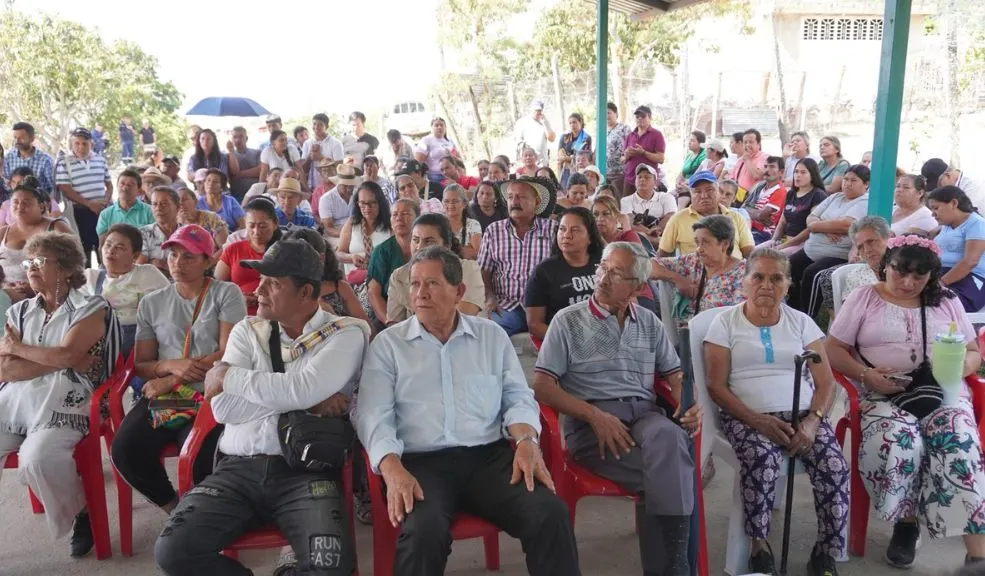 Gobernación de Cundinamarca extiende redes de gas natural a 940 hogares rurales Más de 900 familias de Jerusalén, Apulo y Nariño (en Cundinamarca) dejarán atrás la leña y el humo, gracias a una inversión de $ 7.500 millones que les llevará gas natural directo a sus hogares.