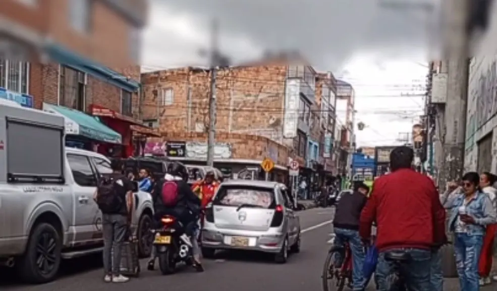 Hallan el cuerpo sin vida de un hombre en una bodega de Bosa Centro 1 Hallan el cuerpo sin vida de un hombre en una bodega de Bosa Centro El cuerpo sin vida de un hombre fue hallado este miércoles dentro de una bodega en Bosa Centro. Esto es lo que se sabe del caso.